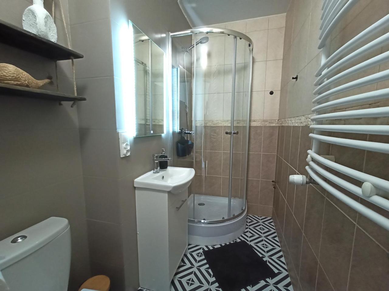 Lemuria Pokoje Hostel Chojnowska A Legnica Eksteriør billede