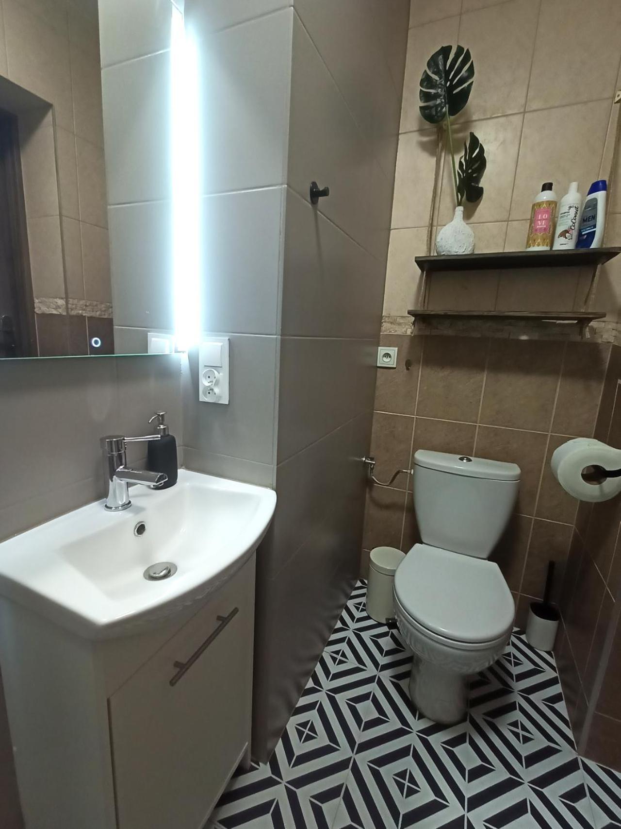 Lemuria Pokoje Hostel Chojnowska A Legnica Eksteriør billede