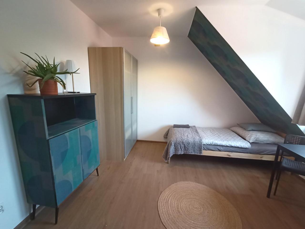 Lemuria Pokoje Hostel Chojnowska A Legnica Eksteriør billede