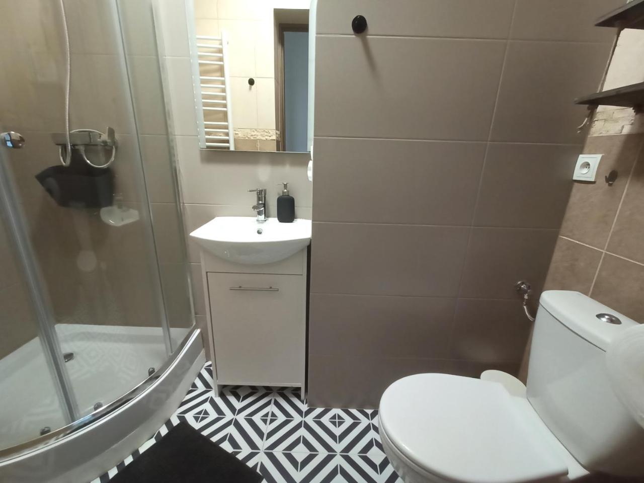 Lemuria Pokoje Hostel Chojnowska A Legnica Eksteriør billede