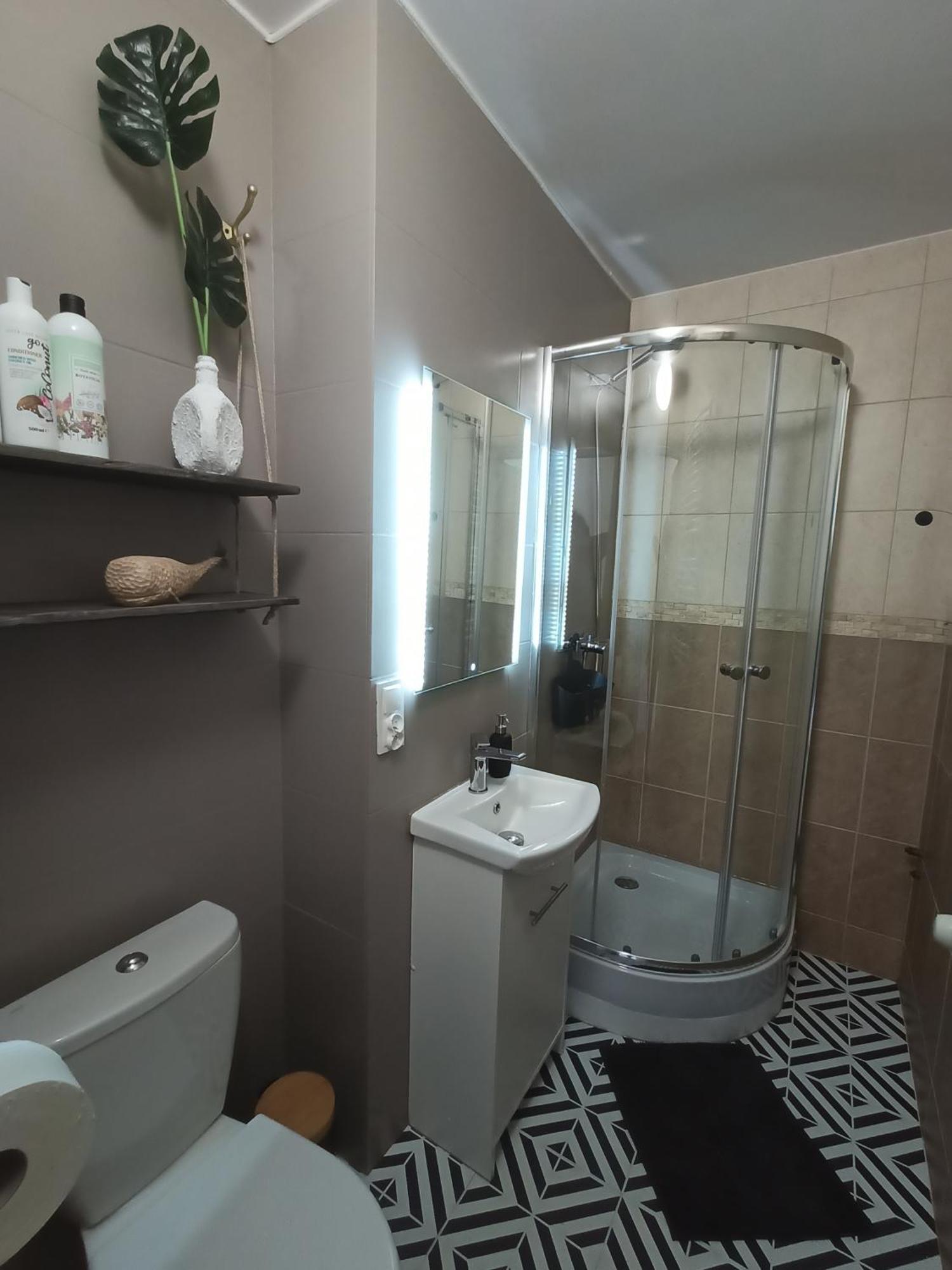 Lemuria Pokoje Hostel Chojnowska A Legnica Eksteriør billede
